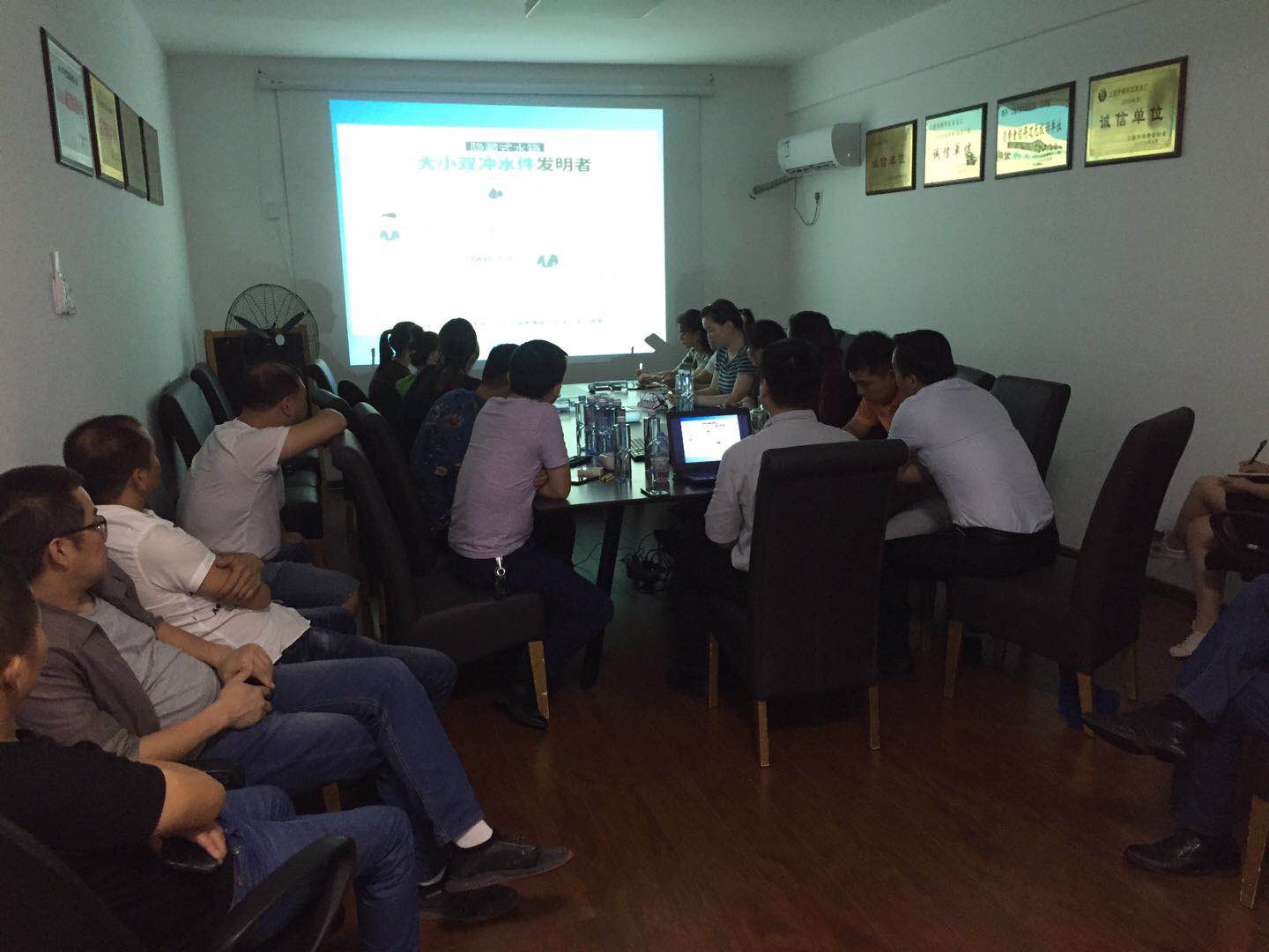 隱藏式水箱 隱藏式水箱